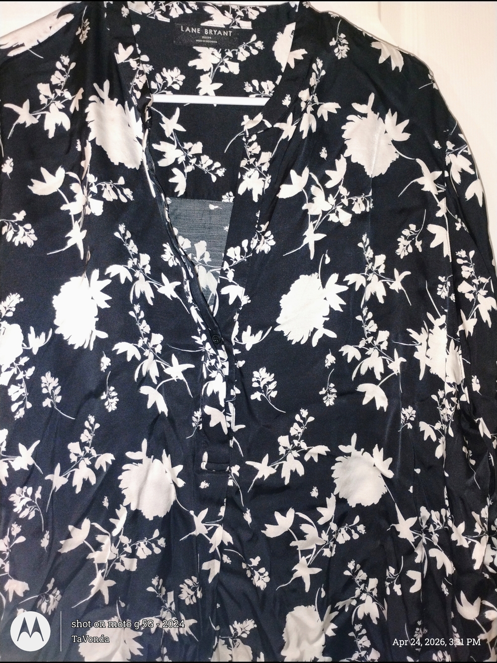 Lane Bryant Black & White Floral Blouse PTP 26-28"